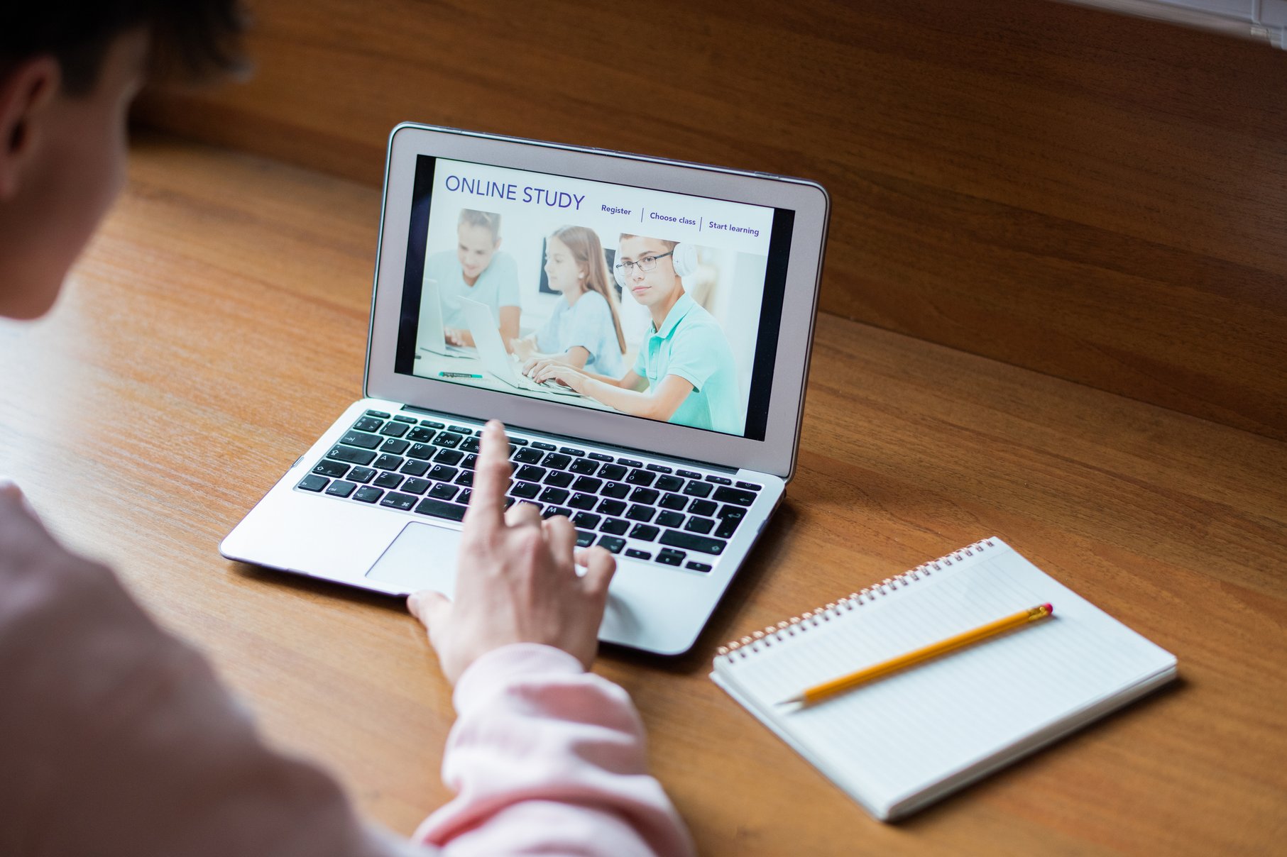 How Off-the-Job Training Enhances Employee Skills and Business Growth